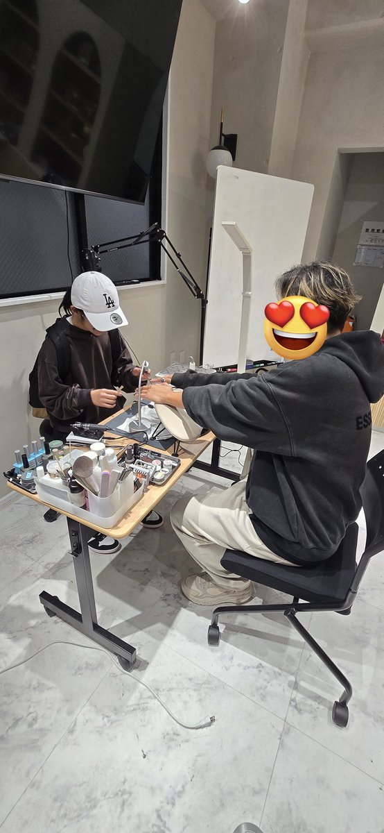 favo_rite_s's tweet photo. ネイルメーカーの社長の会社へ。
お忙しい中、会社の皆さんにもお会い出来て、会社のビルを案内していただきました❤️
ありがとうございました😊
#HBAZ https://t.co/7jZyqRU2lp