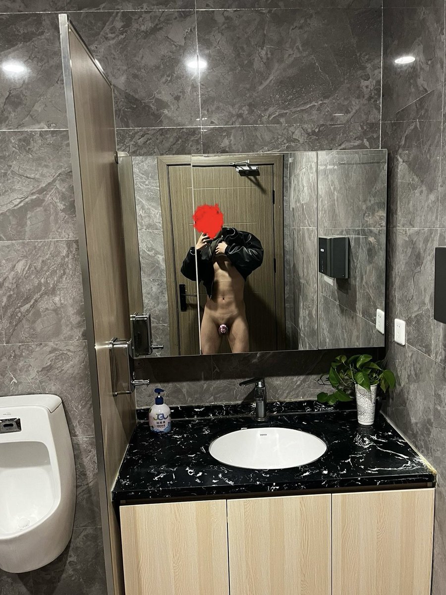 一条已有主的雄臭锁狗
日常也不忘讨好野爹