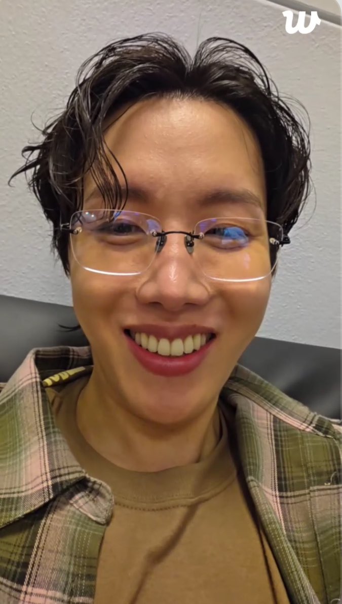 bbykook55's tweet photo. Hobi wearing glasses is really doing something to me... https://t.co/CIDldVXkS1