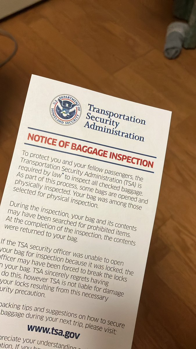 ボストンからの帰国便で預け荷物検査に当たってしまいました。帰宅後開けたら、見慣れないカードin。そして中身はかき回されハンガーひとつ破損。化粧水の一つが開けられ、締めがゆるく内部は湿ってお土産までローズの香り。TSA？対応の施錠してても。
しっかりやることやっている。