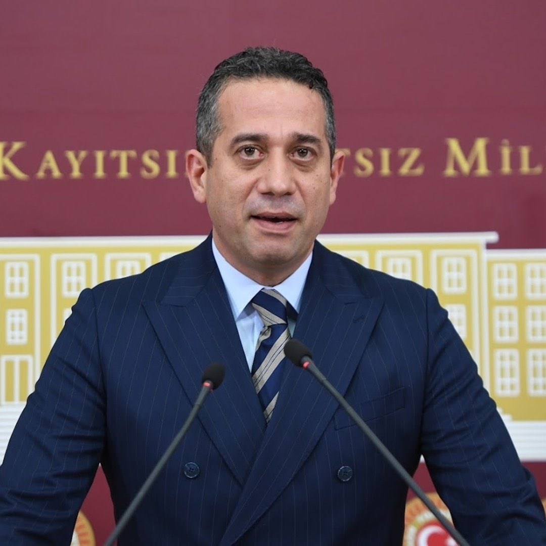 bpthaber's tweet photo. Ali Mahir Başarır: Yerli ve milli kardeşim; sen hangi milli takımda oynadın? https://t.co/WWnIBeXU0r