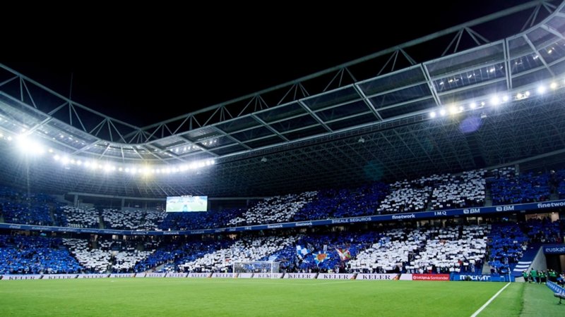 Para acabar: el próximo partido en Anoeta es v Mallorca
Si este club tuviese una afición digna Anoeta debería ser una caldera por dos motivos:

- Partido clave para ir a Europa v rival directo
- AGRADECER AL EQUIPO lo que nos ha hecho soñar en el día de ayer

Ojalá Anoeta cumpla