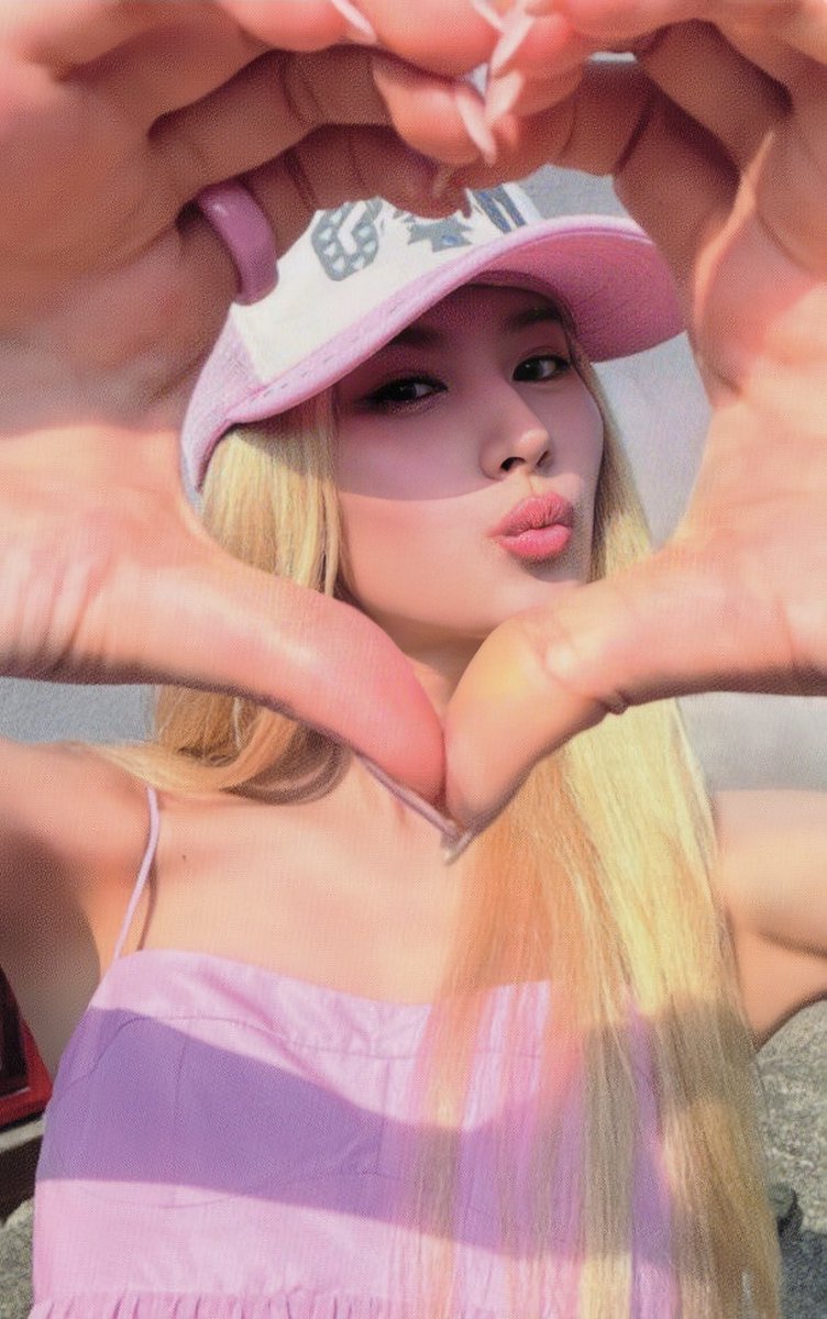 sanadorabel's tweet photo. prettiest photocard https://t.co/XfC3PlcfAD