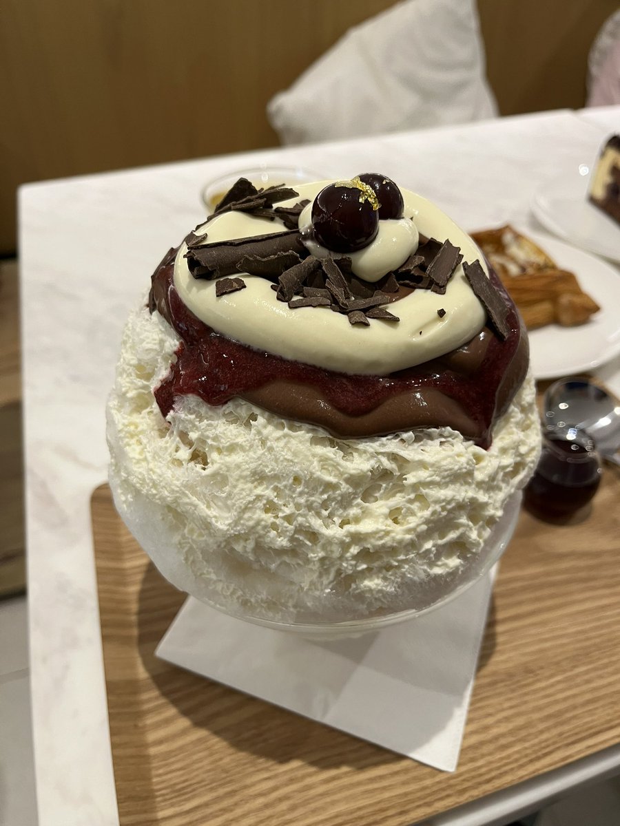 JpSpoonful's tweet photo. @dripsbakerycafe @sakanouecafe_sg #DRIPSxSakanoue
Launch Promotion
From 4 to 20 April 2025, enjoy a FREE hot or iced Momo Sencha or Sakura Spring Tea, plus 15% off all tarts/bakes at Drips Bakery Café with every kakigori purchased.
KAKIGORI (DRIPS X SAKANOUE) https://t.co/b0sbVOm4J5