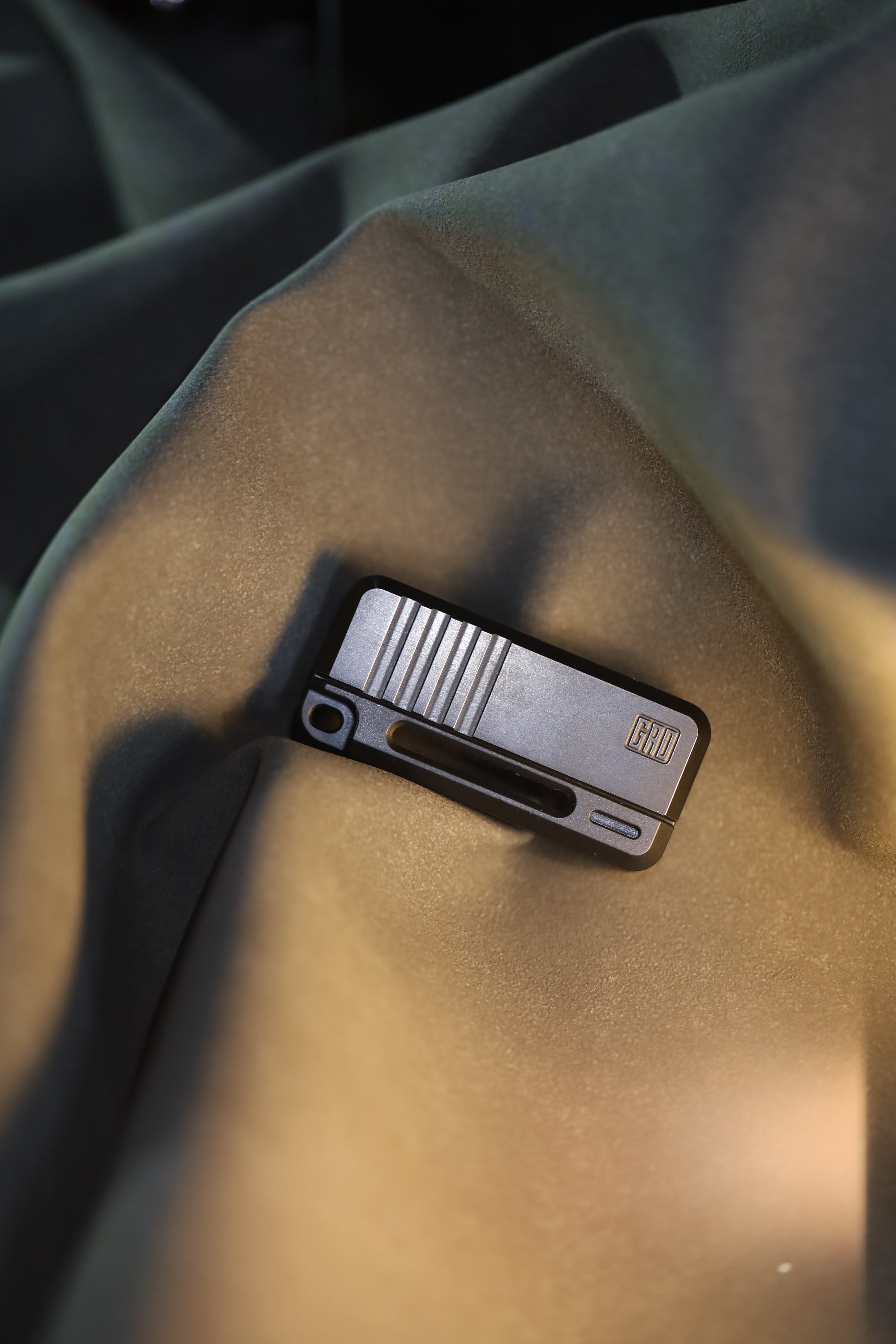 Reload5 フィジェットトイ 無限リロード Makuake 無限リロード】ハンドガンのリロードの爽快感を無限に体験できる