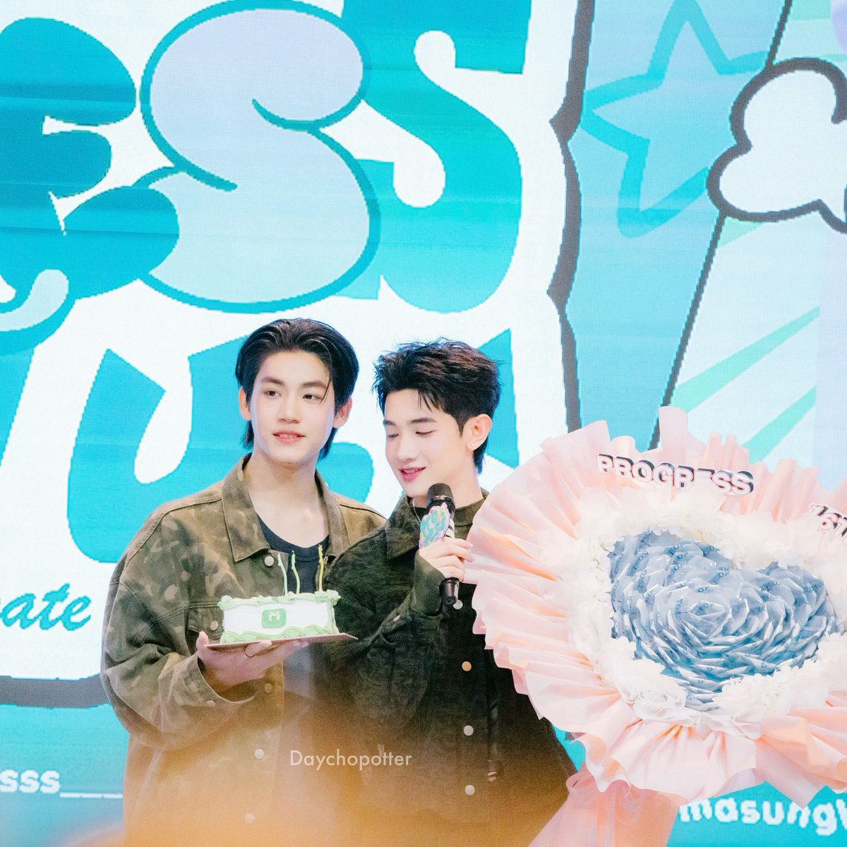 DaychoPotter's tweet photo. คือแบบว่า องค์ประกอบโดยรวมทุกๆอย่าง เหมือนมาก เหมือนมาขอแต่งงานเลยคร่ะะแม่ (แต่ถือเค้กลูกค้าอยู่ 🤣) ฟีลมันได้อะเนาะ  ·̑◡·̑  

#โปรเกรส16ขวบไม่ขาดรัก
#Progress16thBDay

#ProgressPassawish  ꙳⸌☻ັ⸍꙳
#Almondbabybigboy   ˘͈ᵕ˘͈ ♡
#ด้อมภภ 
#PSPW https://t.co/E8zNUpCIAp