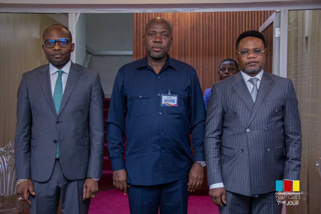 aramaema's tweet photo. RDC/CONSULTATIONS POLITIQUES 7ième JOUR: 

À SA QUALITÉ DE MEMBRE DU PRÉSIDIUM DE L’UNION SACRÉE POUR LA NATION ET PERSONNALITÉ POLITIQUE DÉSIGNÉE PAR LA HAUTE AUTORITÉ, LE GOUVERNEUR DE LA PROVINCE DU HAUT -UELE L’HON JEAN BAKOMITO GAMBU A DONNÉ SA CONTRIBUTION LORS DE SON ENTRETIEN AVEC LE CONSEILLER SPÉCIAL DU CHEF, IL EN A PROFITÉ POUR APPELER TOUTES LES FORCES SOCIO-POLITIQUES À S’UNIR DERRIÈRE LE CHEF DE L’ÉTAT POUR DÉFENDRE LA PATRIE FACE À L’AGRESSION RWANDAISE ET SES SUPPLÉTIFS DE L’AFC/M23.

EAO