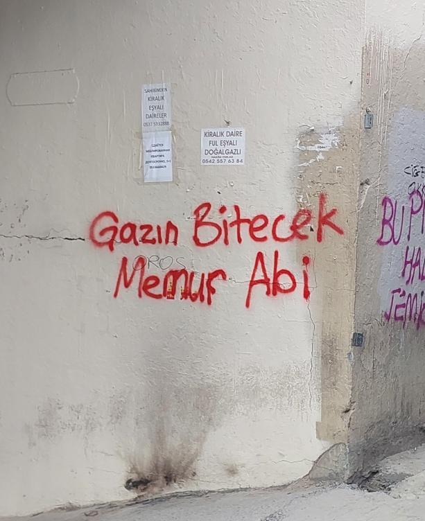 "Your (pepper) spray will run out, officer (big) brother"
Seen in Saraçhane, Istanbul during the ongoing anti-Erdogan protests