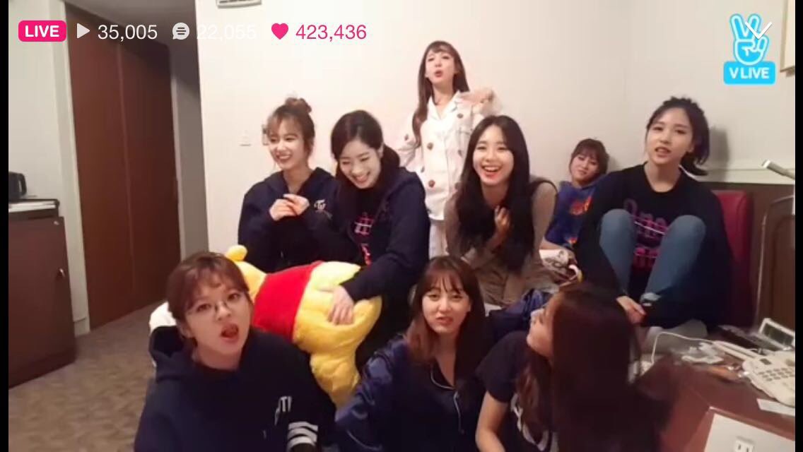 ughhtwice's tweet photo. dear baby onces, once upon a time we were all part of something beautiful called the vlive generation 🥲🥹 https://t.co/t6NefjTOpK