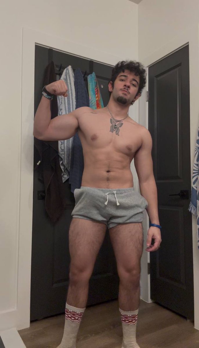 sending pics 🦖 to everyone who says ‘hi’