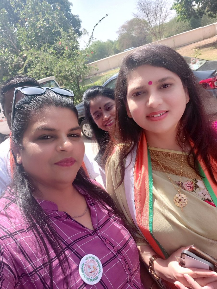 PriyaPandya11's tweet photo. ભારતીય જનતા પાર્ટી ગુજરાત પ્રદેશ મહિલા મોરચાના યશસ્વી અધ્યક્ષશ્રી @Deepikasardava જી ના અધ્યક્ષ તરીકે સફળતાપૂર્વક ચાર વર્ષ પૂર્ણ થયાં એ બદલ ખૂબ ખૂબ અભિનંદન સાથે શુભેચ્છાઓ.💐
@BJPMahilaMorcha
#4YrOFSuccess
#BJPMMGUJARAT4YEAR
#DrDipikabensarvda https://t.co/5KSjT8qHyK