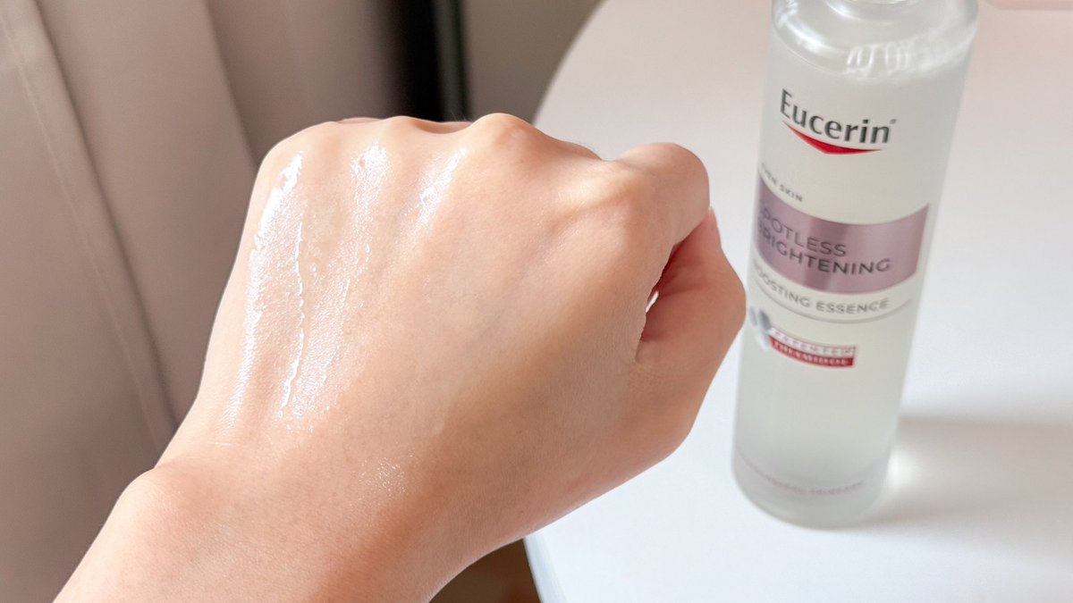 น้ำตบหน้าใสตัวนี้เตรียมแมสได้เลย ยูเซอรินเขาออกน้ำตบมาใหม่ ที่ใส่ไทอามิดอล สารไบรท์เทนนิ่งที่โคตรเก่งสะเทือนวงการน้ำตบ ใครรู้จักจะรู้ว่ามันจึ้งงงงง ผิวสว่างขึ้นจริง รอยดำจาง แล้วปรับสูตรใหม่ช่วยให้ผิวแข็งแรง ชุ่มชื้นขึ้นมากด้วย เนื้อใสๆ ซึมไว ผิวเป็นแก้วเป็นแสงเว่อ 1000/10 พ้มรัก😭🫴🏻