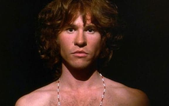 ChumelTorres's tweet photo. Descansa en paz, peor Batman, pero perfecto Jim Morrison. https://t.co/2DnMNqFzgM