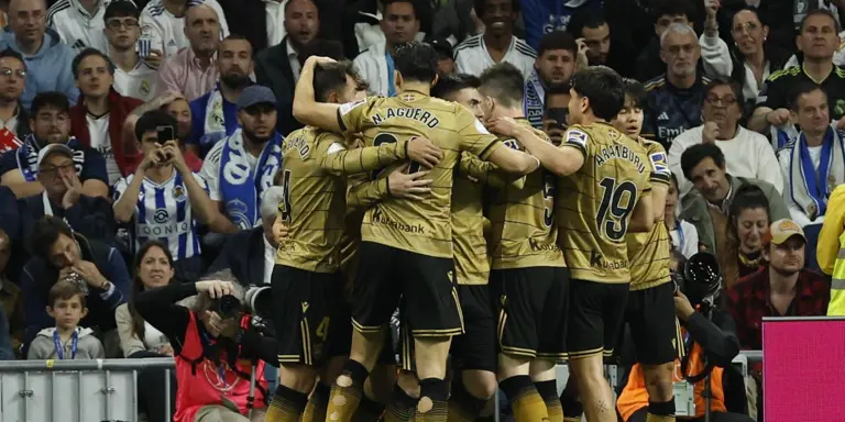 Ayer noche me fui a la cama contento. Ya sé que muchos realzales no me vana  entender, ni estarán de acuerdo conmigo, pero ésa es "mi verdad".  La Real lo hizo casi todo, o mucho, al menos, para haberse llevado la eliminatoria -incluido el partido de Anoeta-, pero, después de...