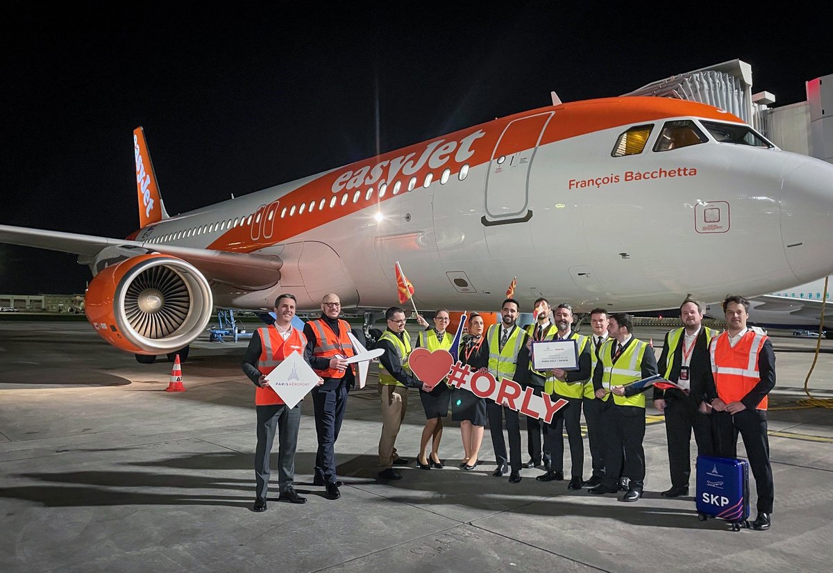 Paris Aéroport (@parisaeroport) on Twitter photo 🇲🇰🤝🇫🇷 La Macédoine du Nord désormais accessible en vol direct depuis Paris-#Orly ! Ouverture aujourd'hui d'une ligne <a href="/easyJet/">easyJet</a> à destination de #Skopje <a href="/skopjeairport/">Skopje International Airport</a>. La liaison est opérée en Airbus A320, deux fois par semaine.
✈️ Infos & suivi des vols : parisaeroport.fr/fr/passagers/o… 🇲🇰🤝🇫🇷 La Macédoine du Nord désormais accessible en vol direct depuis Paris-#Orly ! Ouverture aujourd'hui d'une ligne <a href="/easyJet/">easyJet</a> à destination de #Skopje <a href="/skopjeairport/">Skopje International Airport</a>. La liaison est opérée en Airbus A320, deux fois par semaine.
✈️ Infos & suivi des vols : parisaeroport.fr/fr/passagers/o…