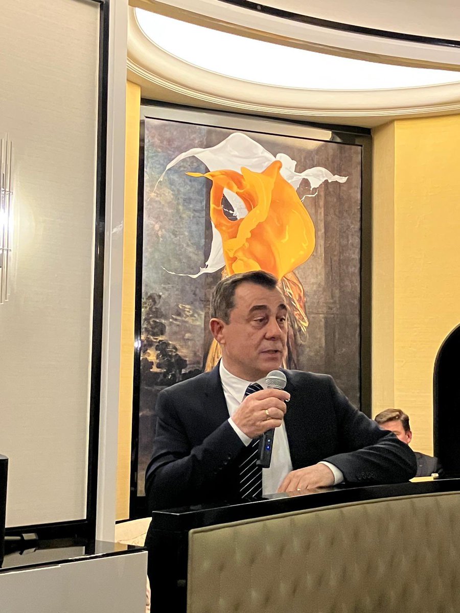 ✨ Soirée mémorable avec <a href="/PPouyanne/">Patrick Pouyanné</a>, PDG de <a href="/TotalEnergies/">TotalEnergies</a>.

✨Les membres du Cercle Vendéen ont pu échanger lundi sur la transition énergétique, la souveraineté et la géopolitique. Une vision inspirante pour demain ! 🌍💡 #TransitionÉnergétique #Innovation

<a href="/JPLUBOT/">JEAN PAUL LUBOT</a> <a href="/a_leboeuf/">Alain LEBOEUF</a>