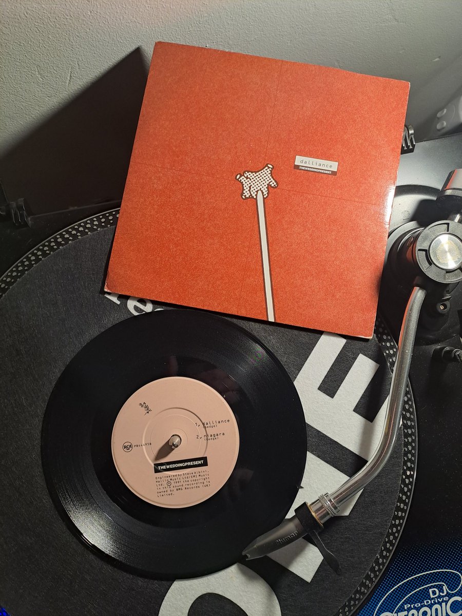 The House of Vinyl (@thehouseof08) on Twitter photo THE WEDDING PRESENT - DALLIANCE
B-Side
NIAGARA
"I've got this feeling, oh it's like nothing I know
You've sent me reeling, and I don't want you to go"
Another great B-Side
#TheWeddingPresent
<a href="/weddingpresent/">David Gedge</a> THE WEDDING PRESENT - DALLIANCE
B-Side
NIAGARA
"I've got this feeling, oh it's like nothing I know
You've sent me reeling, and I don't want you to go"
Another great B-Side
#TheWeddingPresent
<a href="/weddingpresent/">David Gedge</a>