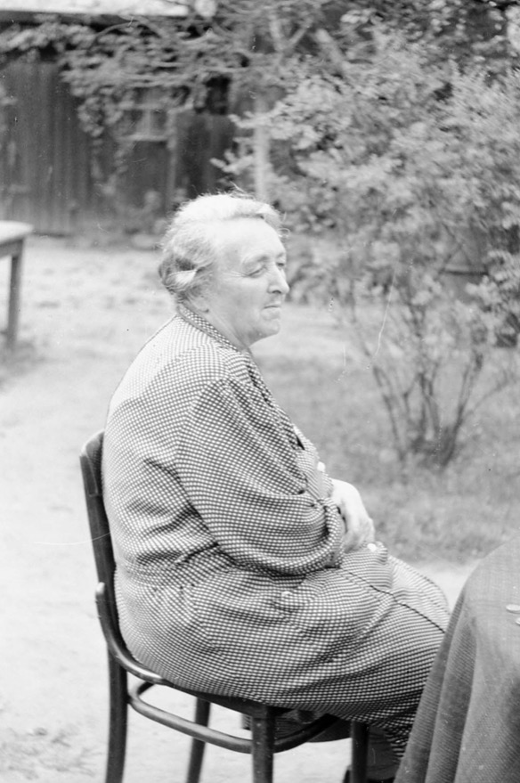AuschwitzMuseum's tweet photo. 2 April 1875 | A Hungarian Jewish woman, Karolin Schwartz, was born in Ujpest. 

In 1944 she was deported to #Auschwitz and murdered in a gas chamber. https://t.co/zs4GdGBwLa