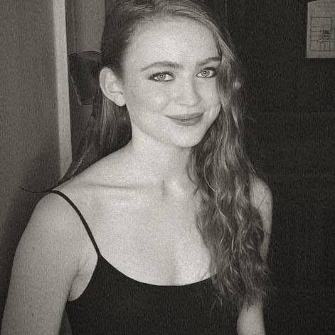 ㅤ
"Kita terlalu banyak bertahan dalam kesalahpahaman, terlalu banyak berbicara tanpa benar-benar mendengar,” suaramu lirih, nyaris tenggelam oleh suara hujan
ㅤ