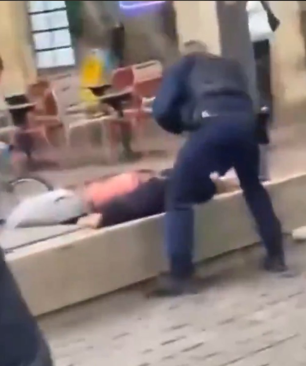🚨🇫🇷 Meanwhile in France 

A man lays deceased outside this McDonald’s in Bordeaux, his throat slashed  by an Afghan Migrant.

Imagine taking your kids for a Happy Meal &amp; them witnessing this.  Meanwhile your Government deliberately imports more of it.