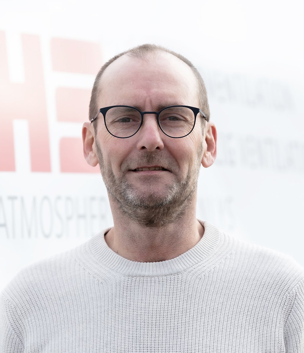 DH_Danmark's tweet image. Vidste du det?

Søren Møller har allerede været salgskonsulent hos os i 5 måneder, og på rekordtid er han blevet en ægte ekspert i at finde de bedste løsninger til vores kunder! 

Har du brug for et godt tilbud ? Så er Søren klar til at hjælpe dig! 

#brandventilation