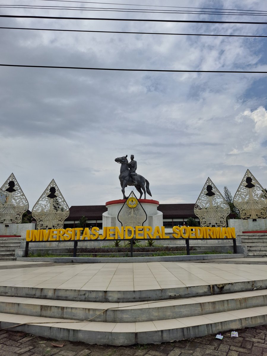 vandy_46's tweet image. Tilik kampuse Mbah Dirman sit, mumpung lagi balik kampung. Nostalgia jaman kuliah. #unsoed