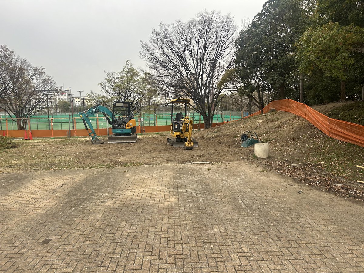 ask_street_team's tweet image. 【info】　

4月1日、ついにスケートパーク設置のための工事が始まりました！🦺

工事終了は4月末日の予定です。

スケートパークオープン予定日は　
　　　　　　5月3日❗️

オープン日が待ち遠しいですね！🔥

#スケボー #スケートパーク #尼崎 #ASK