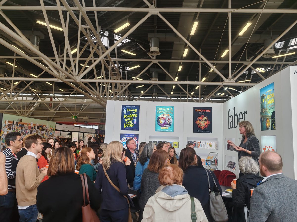 Last night, we announced the winners of the Action! Prize on the Faber stand at Bologna. Congratulations to Theo Malings, who landed first place for her sensational YA sci-fi fantasy thriller, The Red Twilight 🏆

Read more here: faber.co.uk/journal/faber-…