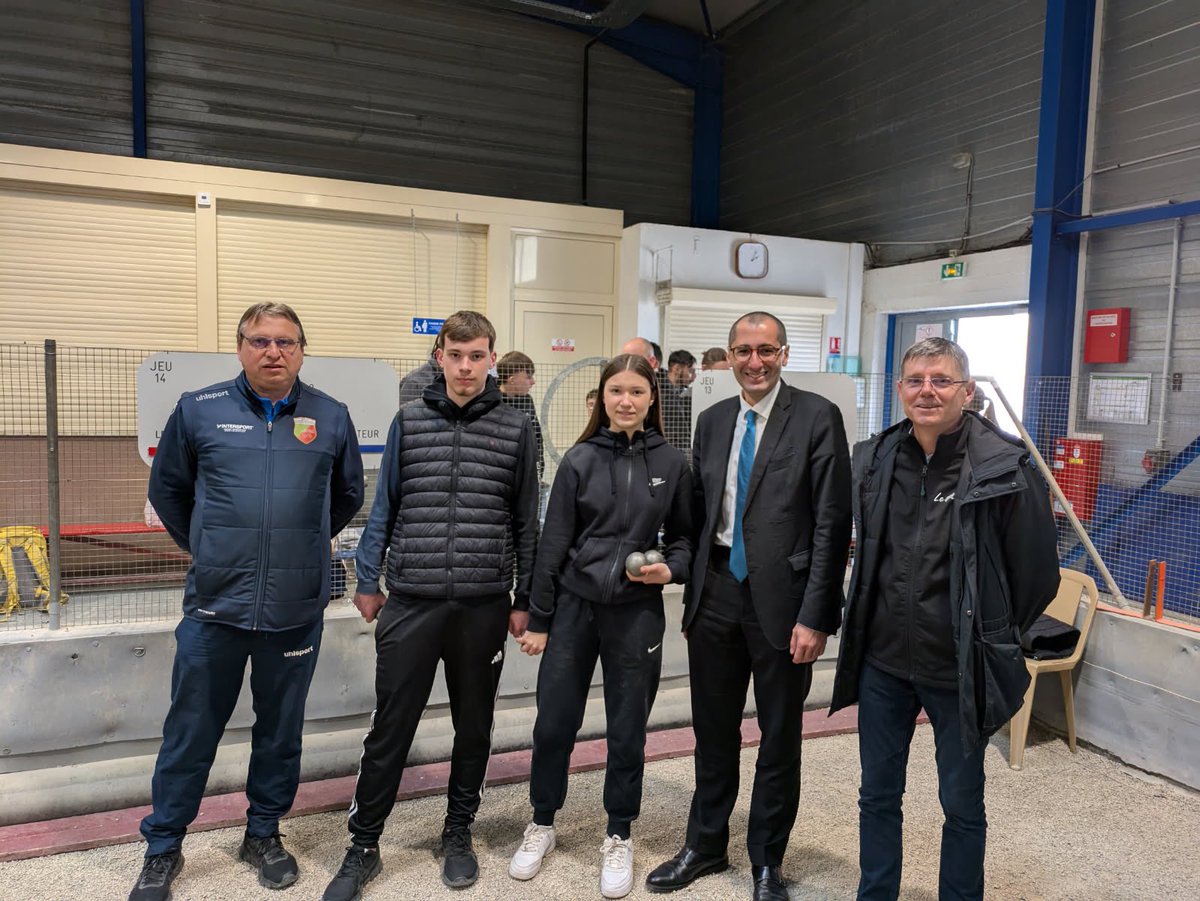 Championnat académique UNSS de pétanque au Pouzin en présence de Léna Merlin, championne d’Europe et de Mathis Merlin vice champion du monde, de Christophe Vignal, maire et John Benmussa, secrétaire général de la préfecture, sous préfet de l’arrondissement de Privas. <a href="/ThiAumage/">Thierry AUMAGE</a>