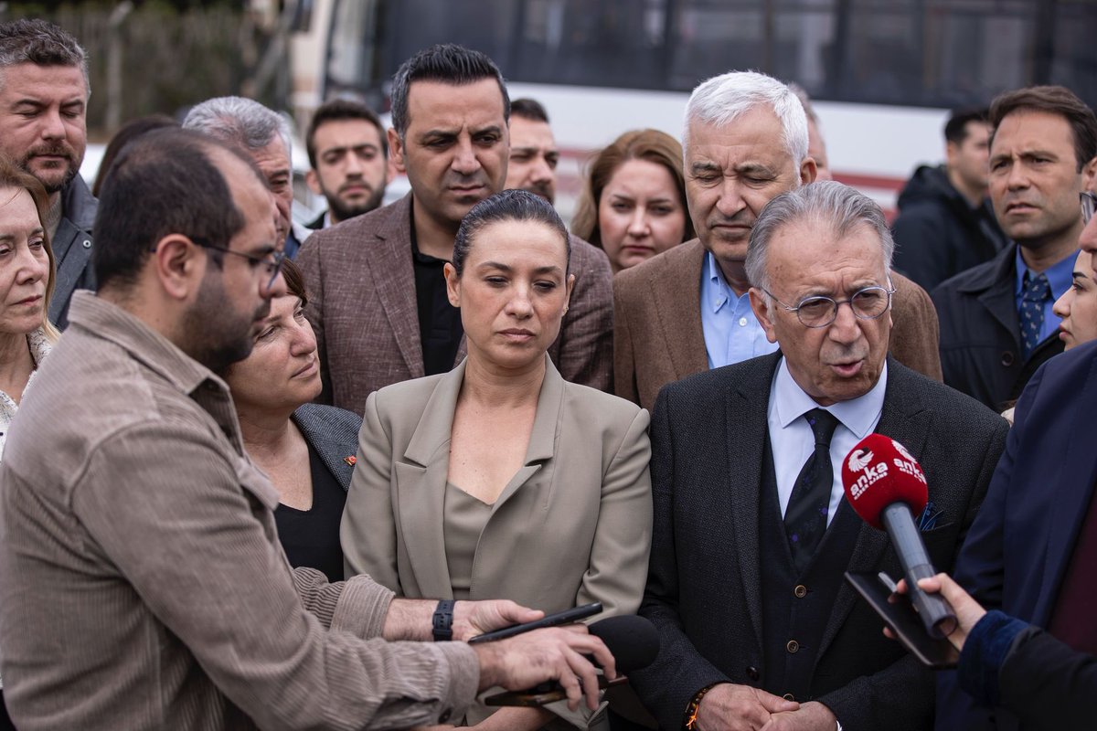 OnurEmrahYILDIZ's tweet photo. Büyükşehir Belediye Başkanımız Cemil Tugay, İzmir Baro Başkanı Sefa Yılmaz ve İlçe Belediye başkanları olarak; ‘Adalet ve Demokrasi’ mücadelesinde saf tuttuğu için tutuklanan gençlerimizi Menemen Cezaevi’nde ziyaret ettik. 

Düşünce ve eylem özgürlüğü; insanlık ve yurttaşlık hakkıdır. Anayasal ve demokratik haklarını kullanan gençlerimizin yanındayız!