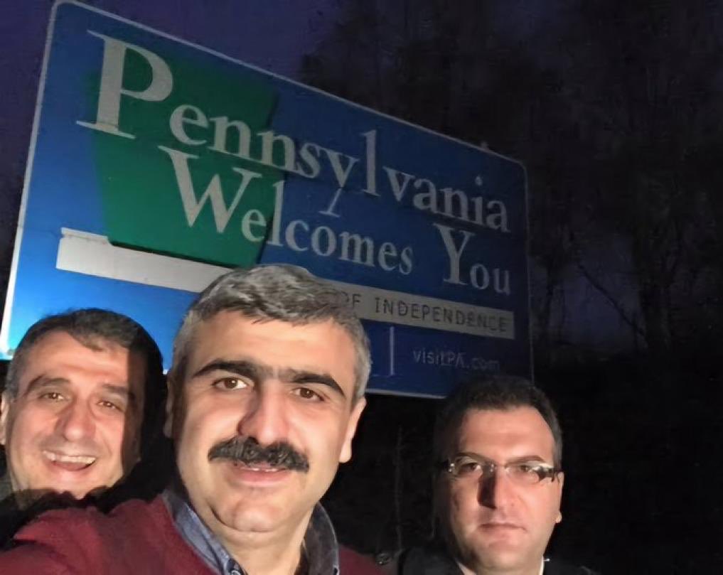 Arkada ki oğlan kim?<a href="/cemkucuk55/">Cem Küçük</a>