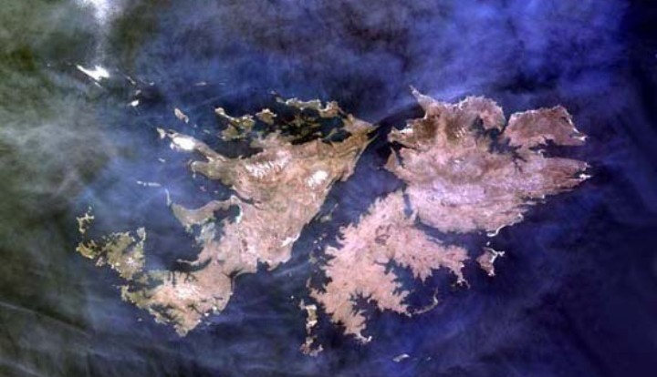 A 43 años de la gran gesta, recordamos y honramos a nuestros HEROES. " JUREMOS CON GLORIA MORIR " Las islas son, fueron y serán ARGENTINAS !!!