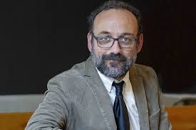 L'oficina del CNI a Girona pagava 500 euros a l'imam de Ripoll. Sobre l'imam, cap sorpresa, la qüestió rau en què més fa el CNI a l'oficina de Girona, amb qui tracta, amb els Salellas de tota la vida? Al meu relat "Albània, capital Sutton", sabrem com treballa l'agent Antonio.