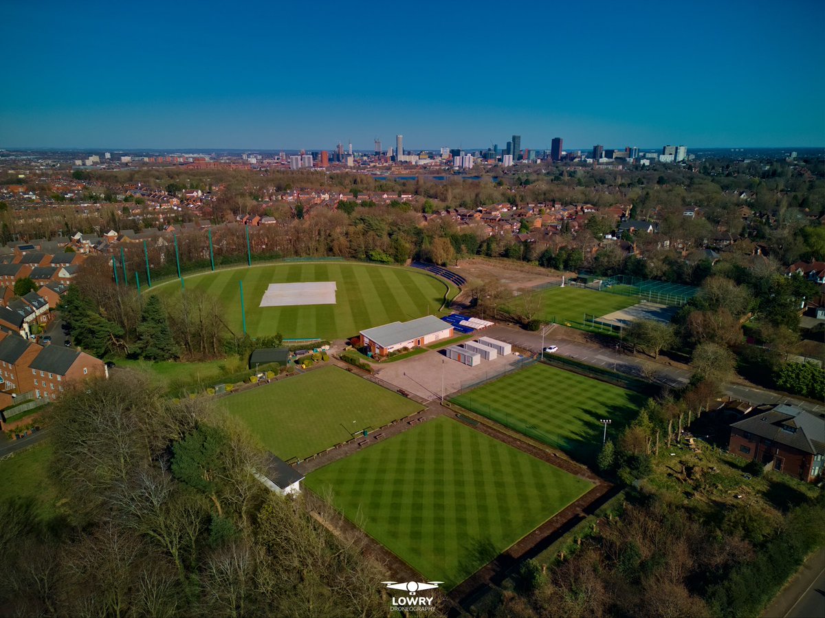 Just after I’d finished a property shoot yesterday somewhere between #Edgbaston and #Harbourne 

Thought I’d grab a quick shot of Edgbaston Community Sports Ground with the #Birmingham skyline in the background! 📸 

#bham #westmidlands #city #skyline
