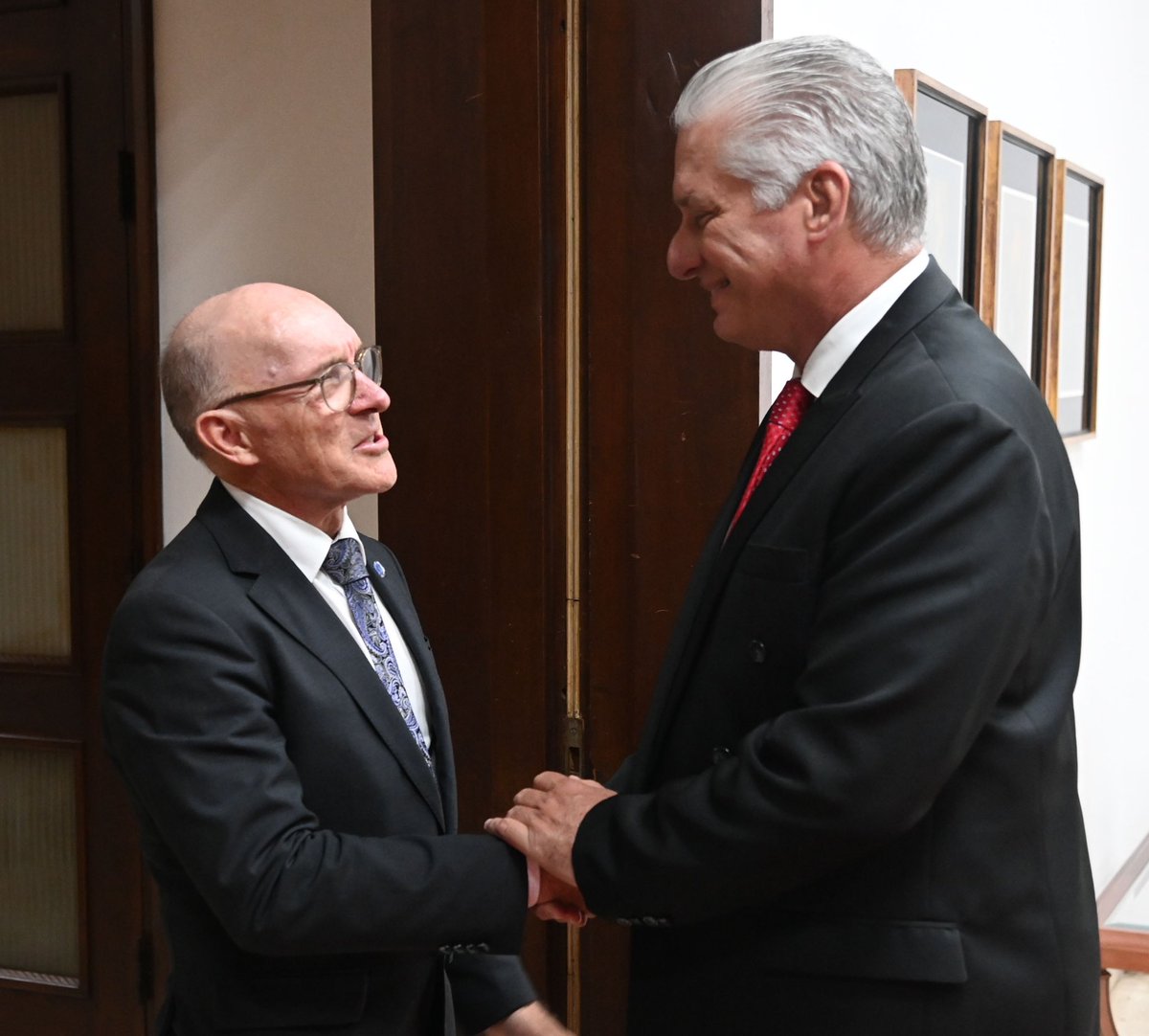 🇨🇺| «Ratificamos una vez más el inquebrantable compromiso de #Cuba con la paz, con la no proliferación de armas nucleares y con la no realización de ensayos nucleares», expresó el 
Presidente <a href="/DiazCanelB/">Miguel Díaz-Canel Bermúdez</a> a <a href="/DrRobFloyd/">Robert Floyd</a>.

🔗| presidencia.gob.cu/es/noticias/ra…