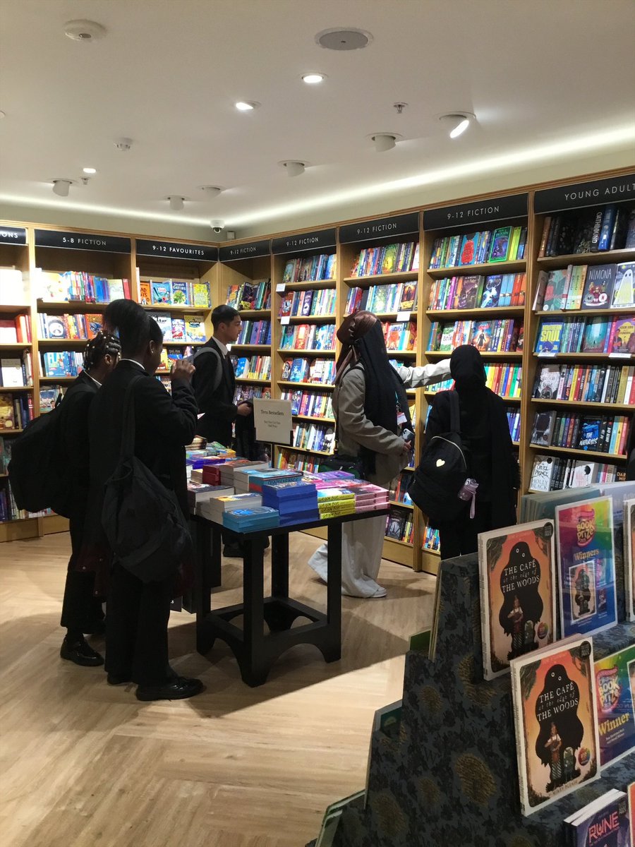 This morning our KS3 students with 100% Sparx Reader completion and outstanding reading points visited Waterstones for their rewards trip! Well done for all your hard work, we are so impressed! 📚 <a href="/OldhamAcademy/">E-ACT The Oldham Academy North</a> #TEAMTOAN