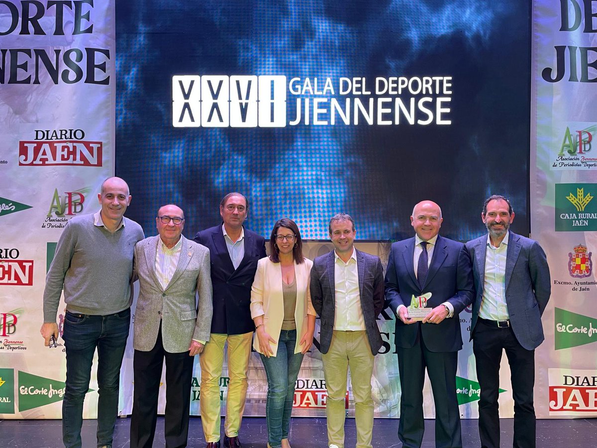 🏆 ¡Enhorabuena a nuestro presidente Víctor Romero!

Premiado como Dirigente Deportivo del año en la XXVI Gala del Deporte Jiennense 🎖👏
📍 Teatro Darymelia, Jaén | 🗓 31 de marzo

Un reconocimiento a su liderazgo en la gestión del deporte andaluz.
#Agesport #GalaDelDeporteJaen
