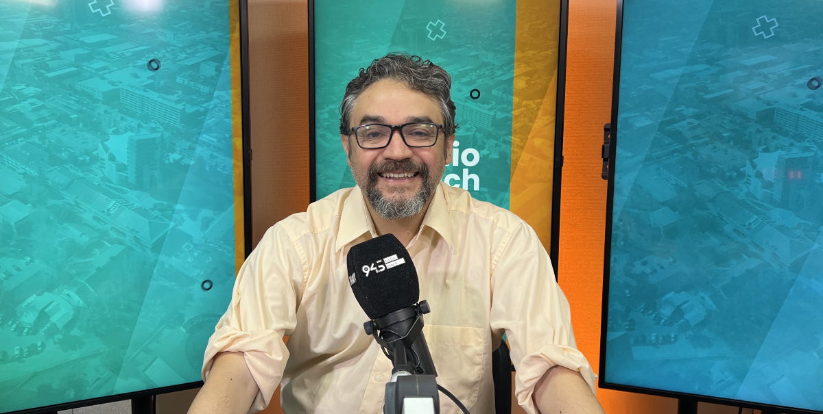 Radio USACH 94.5 FM (@radiousach) on Twitter photo 🔗🗣️Panel en #EnlaceUsach.
💬 Evalúan sueldo mínimo de $750 mil; y detalles del Ministerio de Seguridad.
👉🏼 <a href="/cbarracatalan/">Cristóbal Barra C.</a>, primer vicepdte. Nacional <a href="/PPD_Chile/">Partido Por la Democracia</a>.
👉🏼 <a href="/franwerthwainer/">Fran Werth Wainer</a>, investigadora asociada <a href="/JusticiaySocUC/">Centro Justicia y Sociedad UC</a>.
📻94.5 FM
📺50.2 TVD
📲bit.ly/SenalOnlineRad… 🔗🗣️Panel en #EnlaceUsach.
💬 Evalúan sueldo mínimo de $750 mil; y detalles del Ministerio de Seguridad.
👉🏼 <a href="/cbarracatalan/">Cristóbal Barra C.</a>, primer vicepdte. Nacional <a href="/PPD_Chile/">Partido Por la Democracia</a>.
👉🏼 <a href="/franwerthwainer/">Fran Werth Wainer</a>, investigadora asociada <a href="/JusticiaySocUC/">Centro Justicia y Sociedad UC</a>.
📻94.5 FM
📺50.2 TVD
📲bit.ly/SenalOnlineRad…