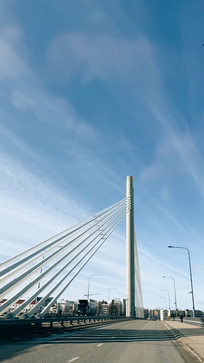 Oon täällä jossain, missä on valtava Jätkänkynttilä. Onko jotain kivaa, mitä täälä voisi tehä <a href="/radonpena/">Patrik Äpyli</a> ?