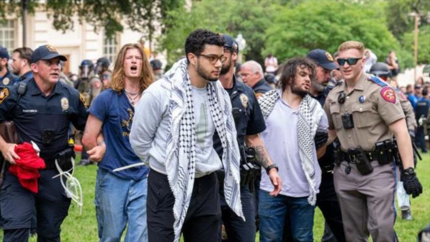 Continuas detenciones de estudiantes universitarios extranjeros en EEUU por únicamente denunciar genocidio de Israel en #Gaza evidencian represión e implicación del gobierno estadounidense en exterminio del pueblo palestino y su doble rasero en materia de #DDHH.