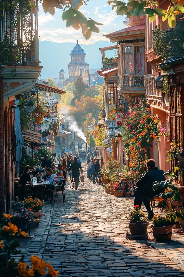 nichetour_sa's tweet photo. أفضل الأماكن في #جورجيا وأفضل وقت لزيارتها🇬🇪✨

🔹 تبليسي – العاصمة النابضة بالحياة، شوارعها القديمة وسحرها الأوروبي مثالي في الربيع والخريف (أبريل-مايو وسبتمبر-أكتوبر).

🔹 كازبيجي (ستيبانتسميندا) – جبال القوقاز والهواء النقي، أفضل وقت للزيارة هو الصيف (يونيو-أغسطس) لمحبي الطبيعة والمغامرة.

🔹 باتومي – مدينة الشواطئ والاسترخاء على البحر الأسود، الأنسب لزيارتها في الصيف (يونيو-سبتمبر).

🔹 كوتايسي – مدينة الكهوف والشلالات، جوها رائع في الربيع والخريف (أبريل-أكتوبر).

🔹 ميستيا وسفانيتي – لمحبي الجبال والثلوج، الأفضل زيارتها في الشتاء (ديسمبر-فبراير) لمحبي التزلج، أو الصيف للمشي في الطبيعة.