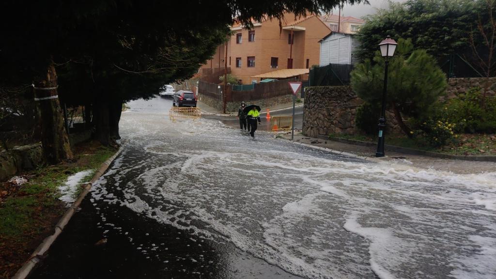 🚨<a href="/jcyl/">Junta de Castilla y León</a> declara la alerta por lluvias en #Ávila, #Salamanca, #Segovia y #Soria hasta el domingo

🌧️La borrasca Nuria dejará precipitaciones generalizadas en #CastillayLeón
🏔️Vigilancia sobre los ríos por el deshielo
☎️Ante una emergencia, 1-1-2

<a href="/112cyl/">112 Castilla y León</a> 

comunicacion.jcyl.es/web/jcyl/Comun…