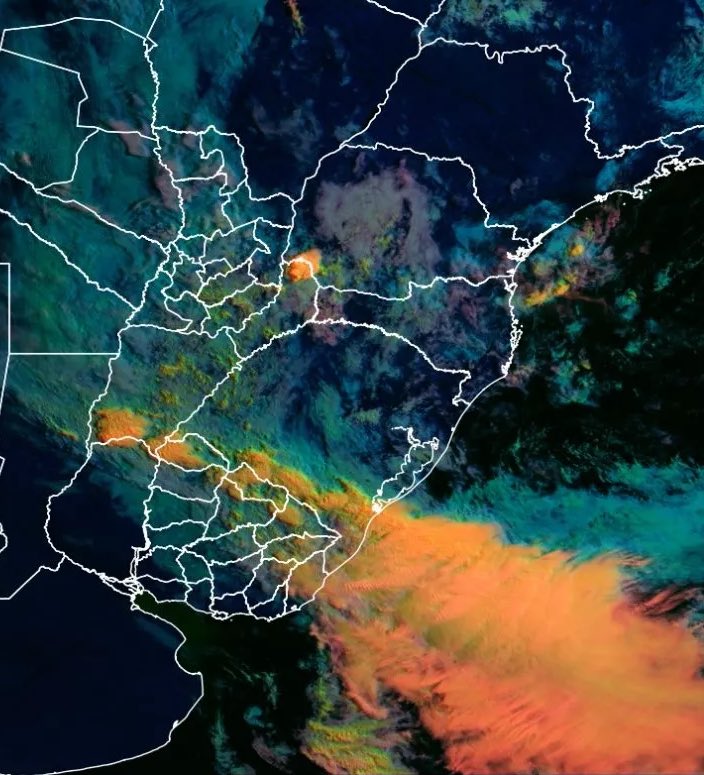 ⚠️ AGORA | Segunda frente fria da semana começa a ingressar com chuva e risco de temporais muito isolados. ▶️ metsul.com/segunda-frente…