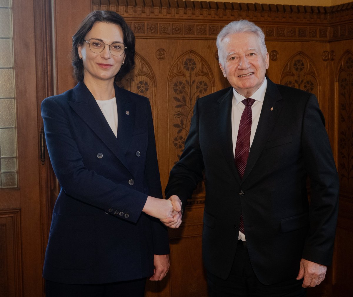 Ministry of Internal Affairs of Moldova (@miamoldova) on Twitter photo Moldova receives support for EU integration! Minister <a href="/DaniellaMisailN/">Daniela Misail-Nichitin</a> discussed strengthening bilateral cooperation with István Jakab, Deputy Speaker of the National Assembly of Hungary. 🇲🇩🇭🇺 #EU #Diplomacy Moldova receives support for EU integration! Minister <a href="/DaniellaMisailN/">Daniela Misail-Nichitin</a> discussed strengthening bilateral cooperation with István Jakab, Deputy Speaker of the National Assembly of Hungary. 🇲🇩🇭🇺 #EU #Diplomacy