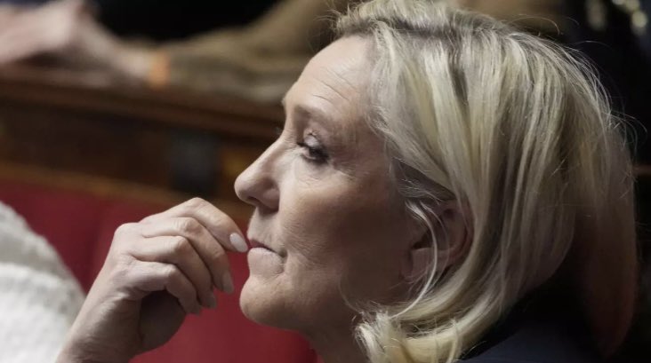 Il y a des gens qui pensent qu’on peut détourner 4 millions d’argent public et être candidat à la présidence de la république…moi pas. #LePen