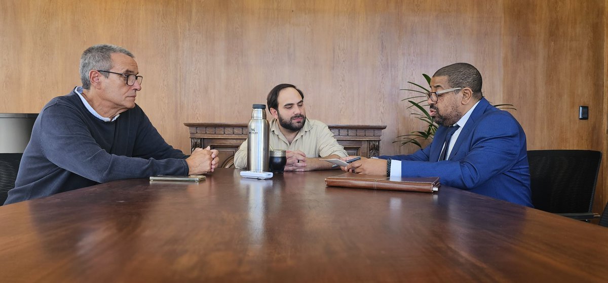 🔹Firma de actas de toma de posesión de la presidenta del directorio del Instituto del Niño y Adolescente del Uruguay (Inau), Dra. Claudia Romero, y del presidente del directorio del Instituto Nacional de Inclusión Social Adolescente (Inisa), Lic. Jaime Saavedra.