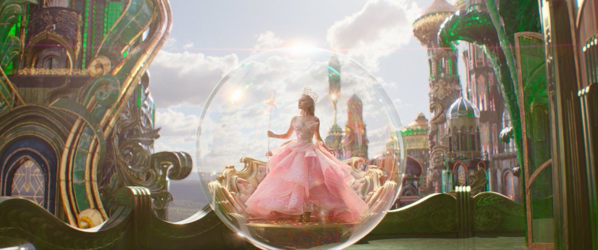 Do we think we will see a Wicked: For Good trailer later today? 🤞💚🩷✨

#WickedMovie #WickedForGood