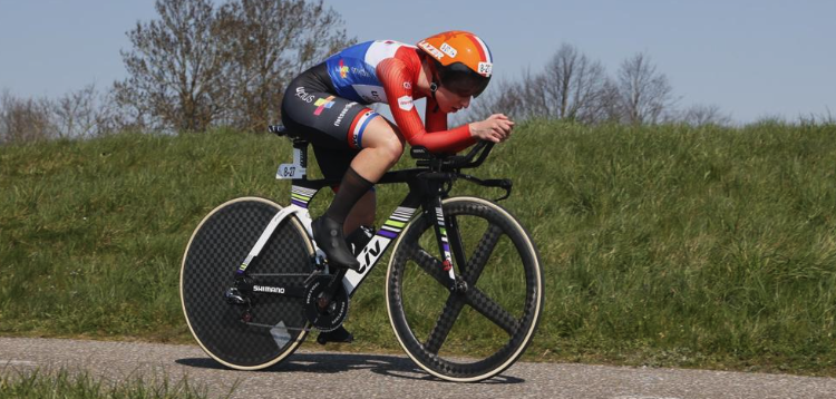 Het is zover! Dit weekend gaat ons seizoen van start! Het is tijd voor de Run-Bike-Run en Tijdrit Rotterdam! Op en top genieten rondom de Willem-Alexander Roeibaan!