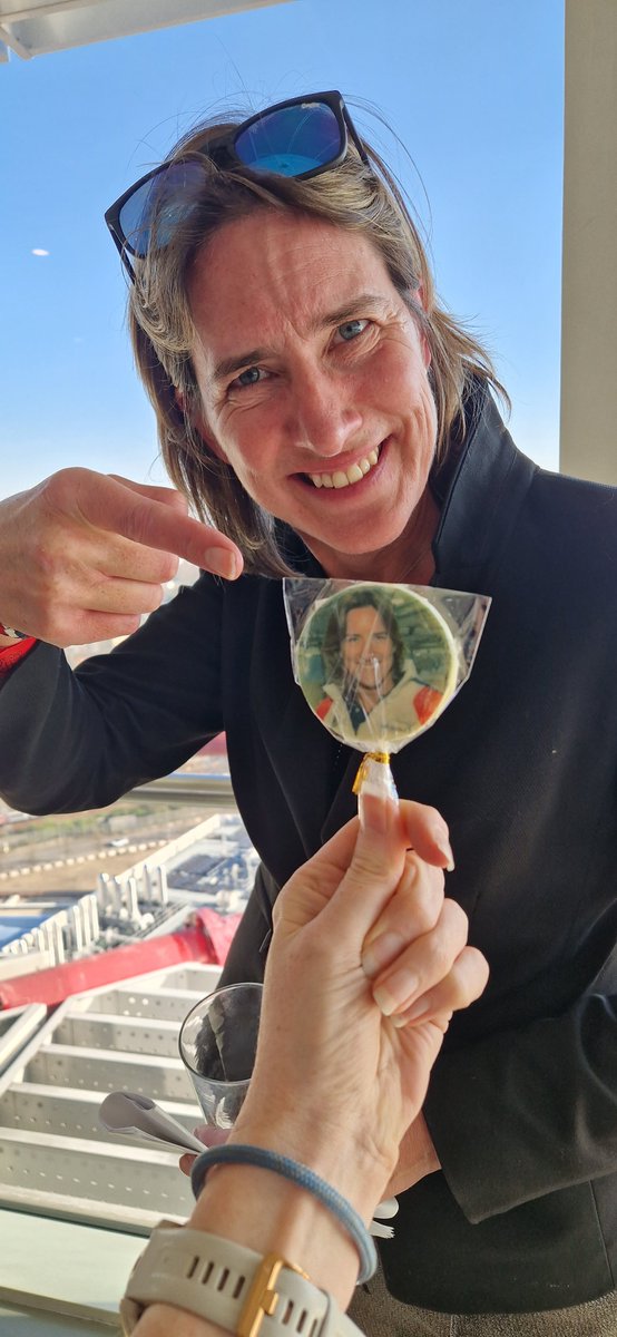 tracey_crouch's tweet image. I got to do loads of great things as a Minister. One of the best was appointing Katherine Grainger as chair of @uk_sport - she has been a fantastic champion of elite spot. Yesterday I was at a little leaving do for her, as she heads off to the BOA. What a superstar 🥇🥇🥇🥇🥇