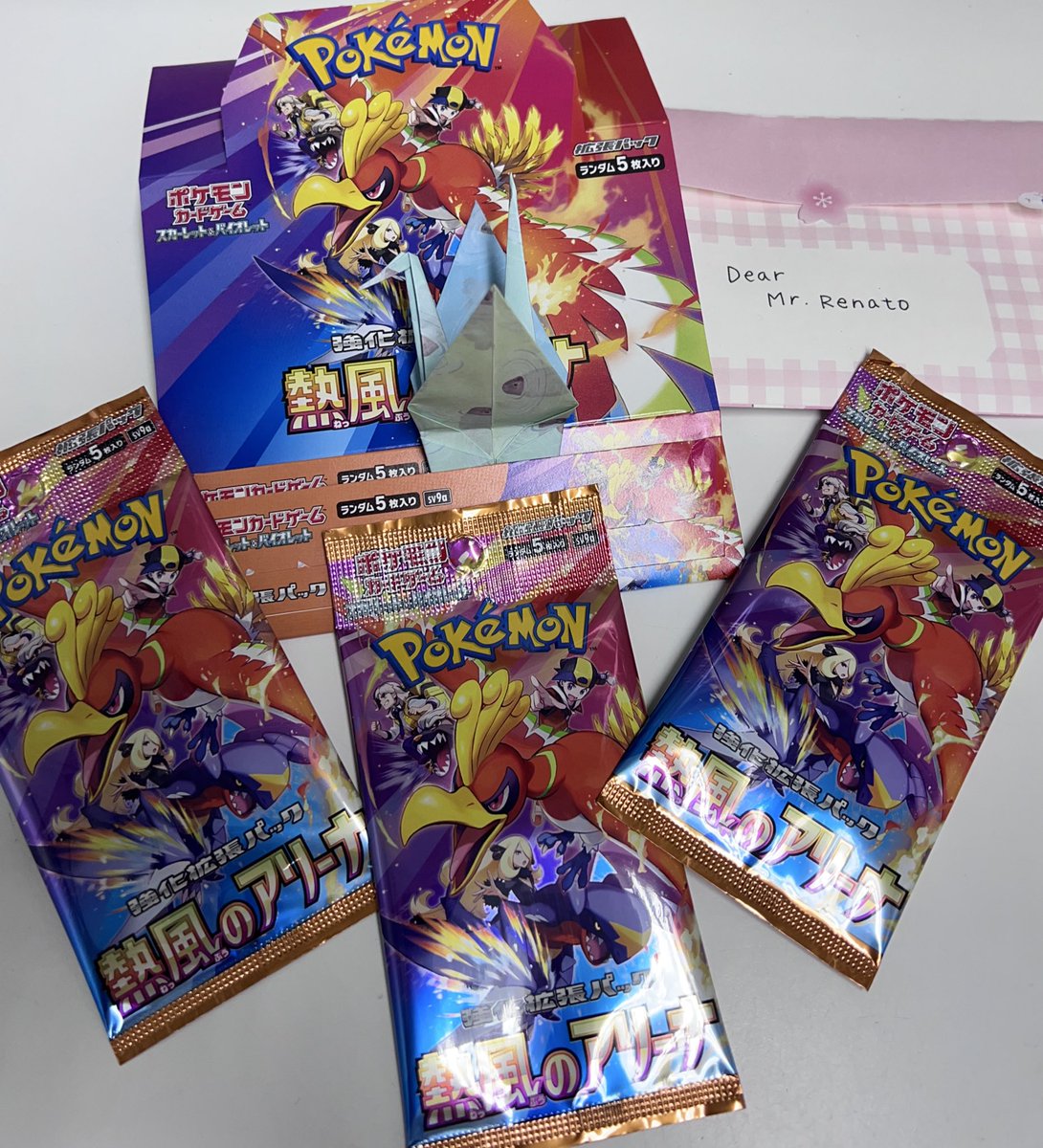 renapoly_93's tweet image. Last week, I received an envelope from a fan! It contained a letter, an origami, and three packs of Pokémon cards.
It really made my day! Thank you @kosamearashi for the gift 🫶.
For everyone: please, I don’t want you to spend money for me. Your support and love is all I need.